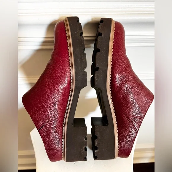 Burgundy, Women’s Vionic Leather Slip-Ons orthotic Clogs/Mules. - Picture 3 of 12